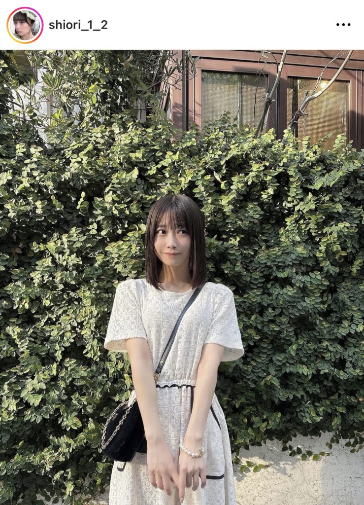 白ワンピースもよく似合う本多しおり
