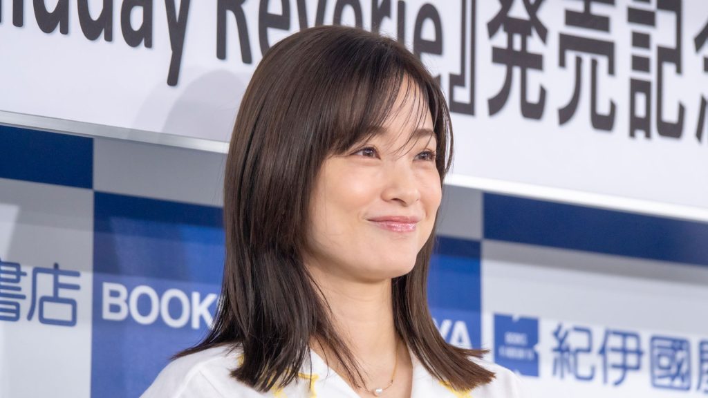 上戸彩写真集『Midday Reverie(ミッドデイ・リヴァリー)』(宝島社)発売記念取材会より