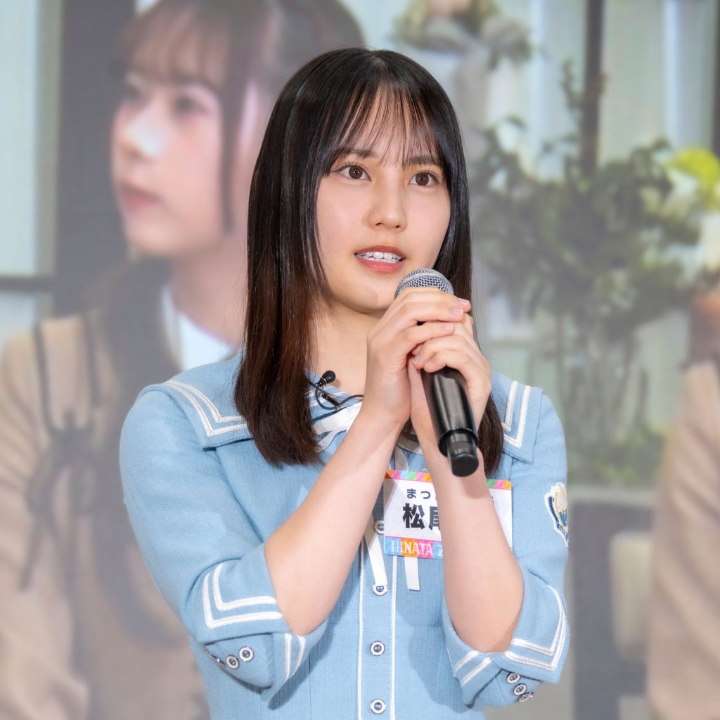 「ひななりクイズ」第3問で解答を発表する、松尾桜(まつお さくら)