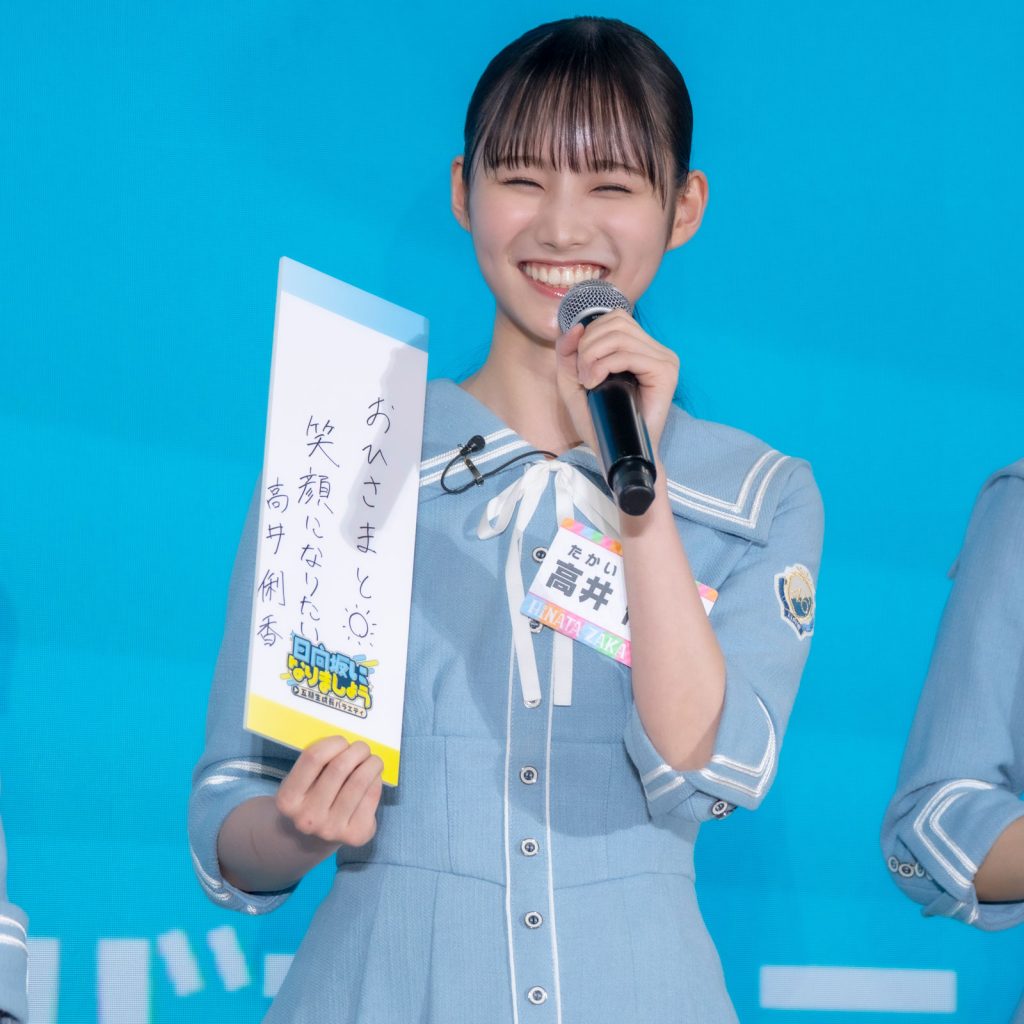 七夕の短冊に願いをこめる、高井俐香(たかい りか)