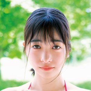 『ミスマガジン2023』グランプリ今森茉耶、爽やかビキニ姿で表紙を飾る