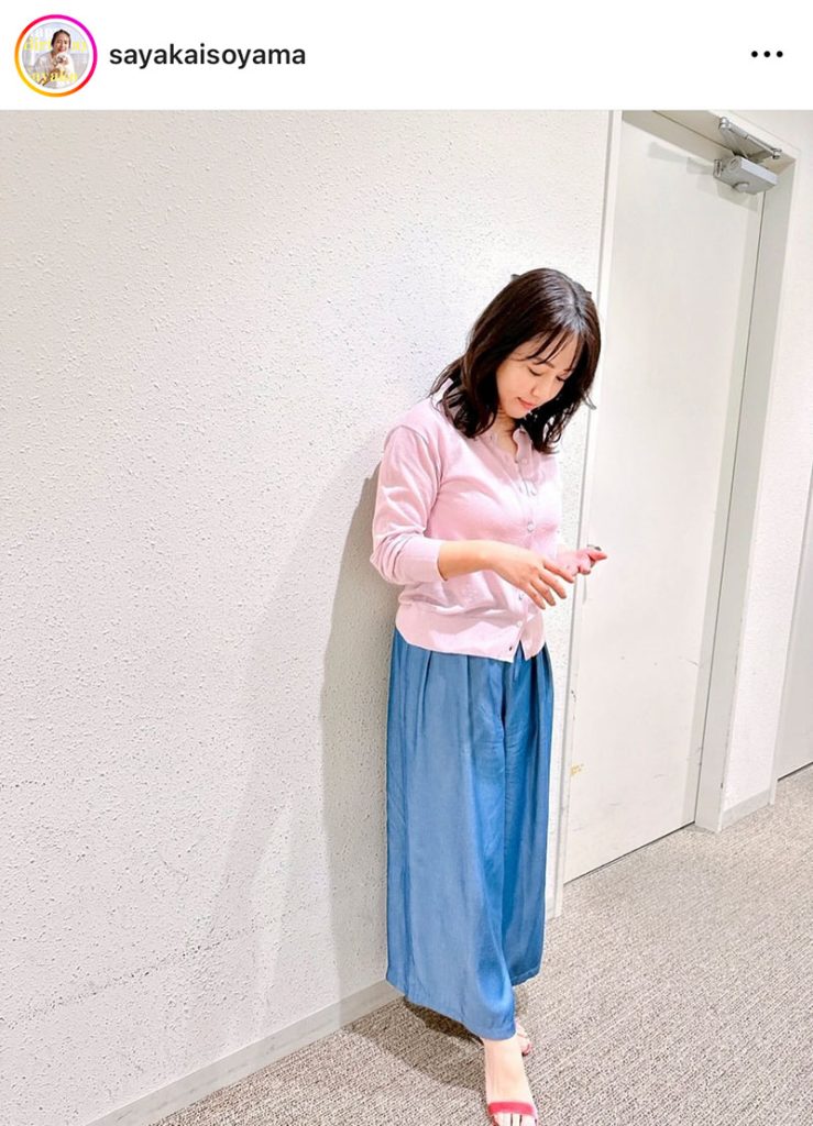 テレビ東京「よじごじDays」ではピンクと薄青の衣装で爽やかさを見せる