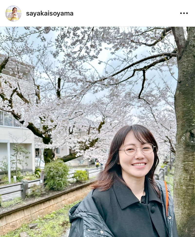 磯山さやかのキュート過ぎるメガネっ子姿