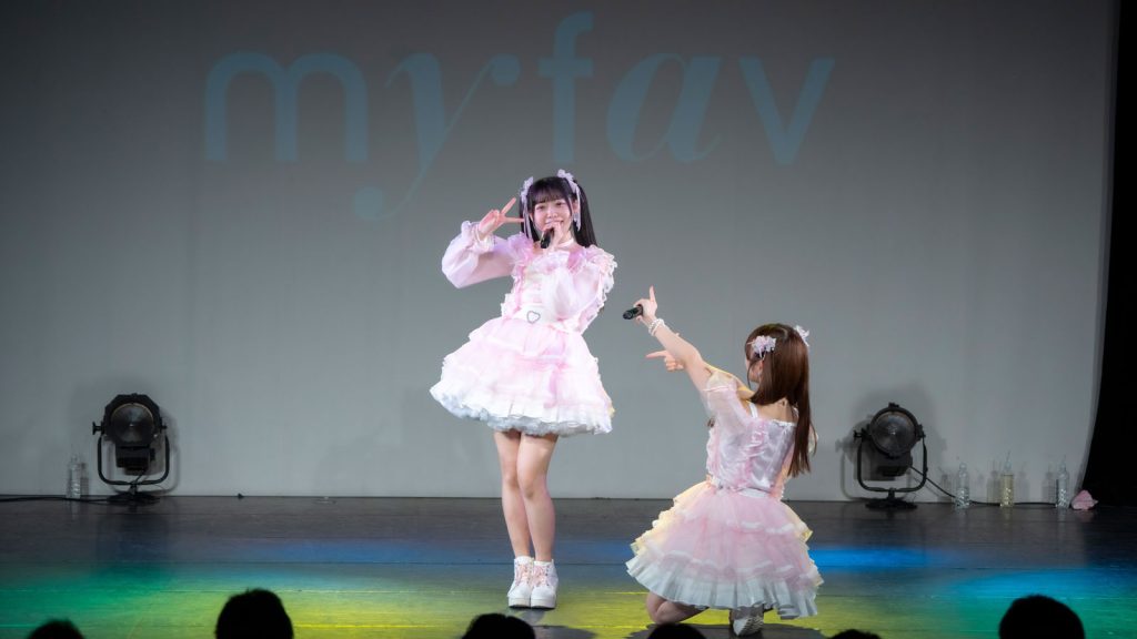 『my fav 定期公演 vol.23』より園田一花(左)