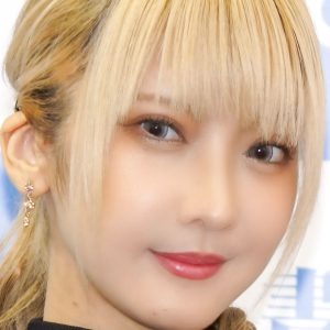 火将ロシエル、夏っぽさ満開のビキニ姿でオン／オフの表情を披露「どっちもステキ」「おキレイ」「結婚してください！」