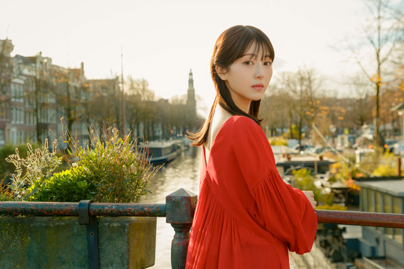 浜辺美波写真集『25』より