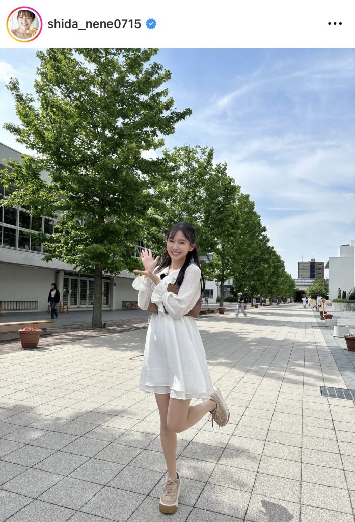 ミニスカワンピが良く似合う志田音々