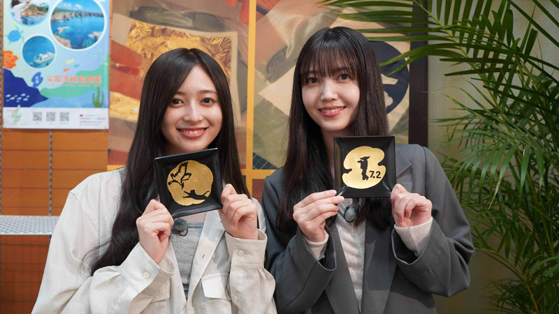 “金箔貼り”にも挑戦した久保史緒里と井上和