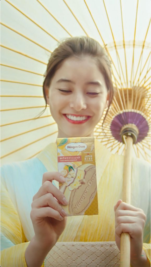 ハーゲンダッツの新WEB CM「クリスピーサンドゆずホワイトショコラ」篇に出演する新木優子