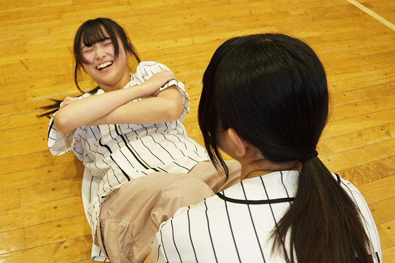 『ホワスピ夏合宿 in 熱海』より『DAY2』腹筋に挑戦するCHOCO