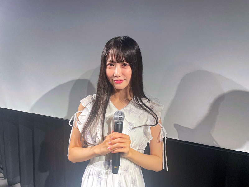 大阪・扇町キネマで行われた映画『鬼ベラシ』の舞台あいさつに出席したSTU48・中村舞