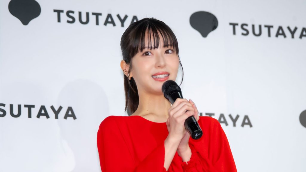 浜辺美波写真集『25』発売記念取材会より