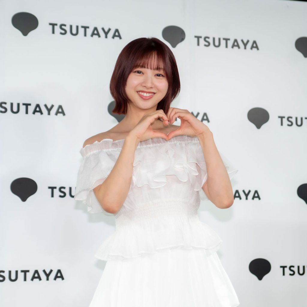 日向坂46・富田鈴花1st写真集『鈴花サーキット』発売記念取材会より