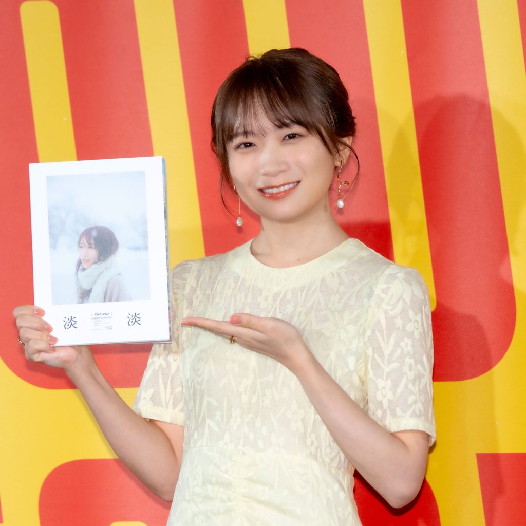 フォトブック『淡淡(あわあわ)』(幻冬舎)発売記念取材会に出席した秋元真夏
