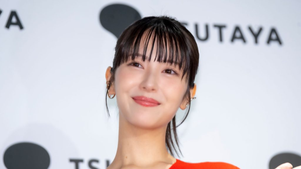 浜辺美波写真集『25』発売記念取材会より