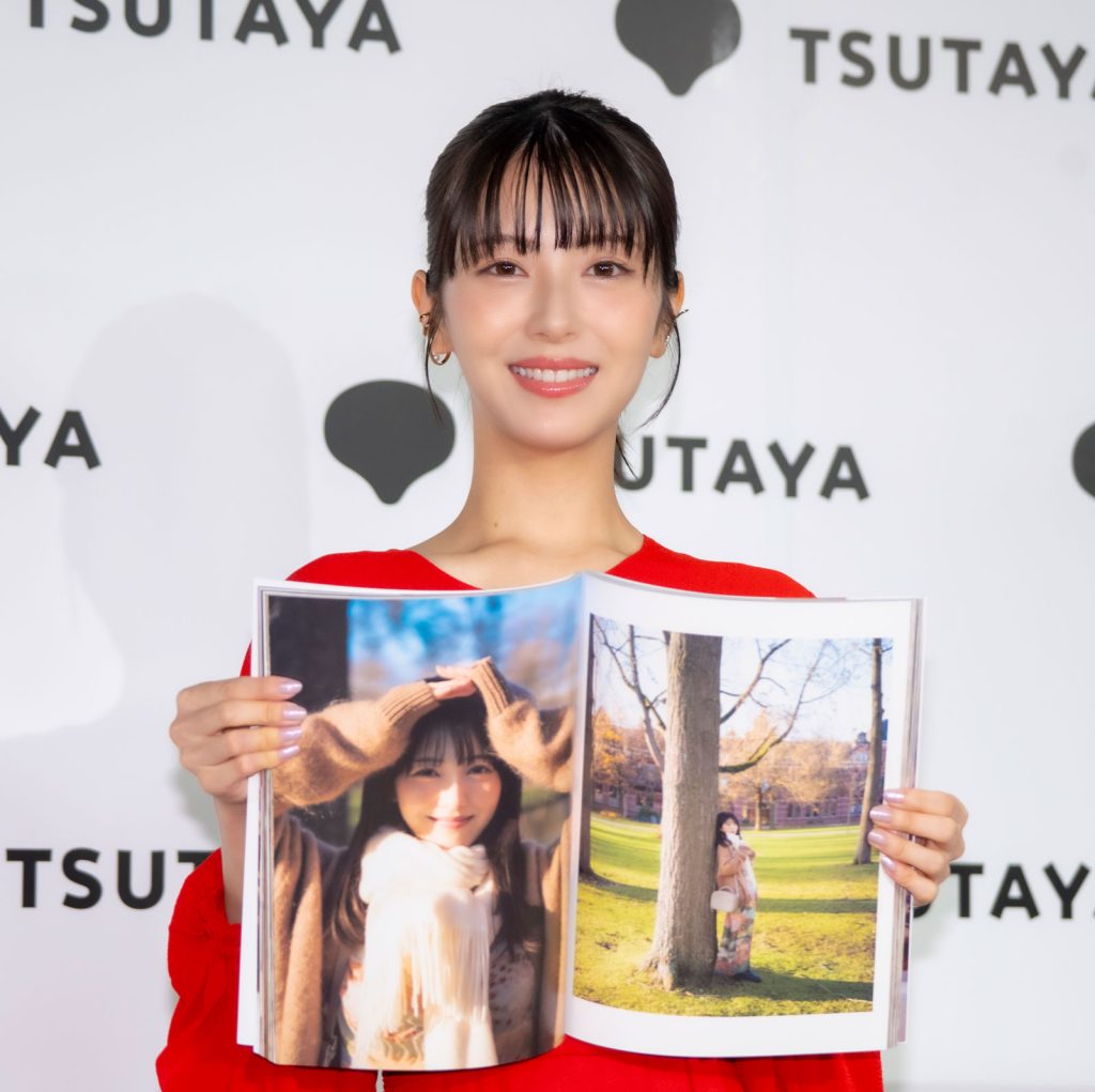 浜辺美波写真集『25』発売記念取材会より
