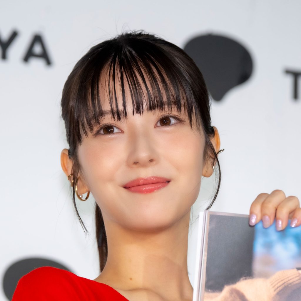 浜辺美波写真集『25』発売記念取材会より