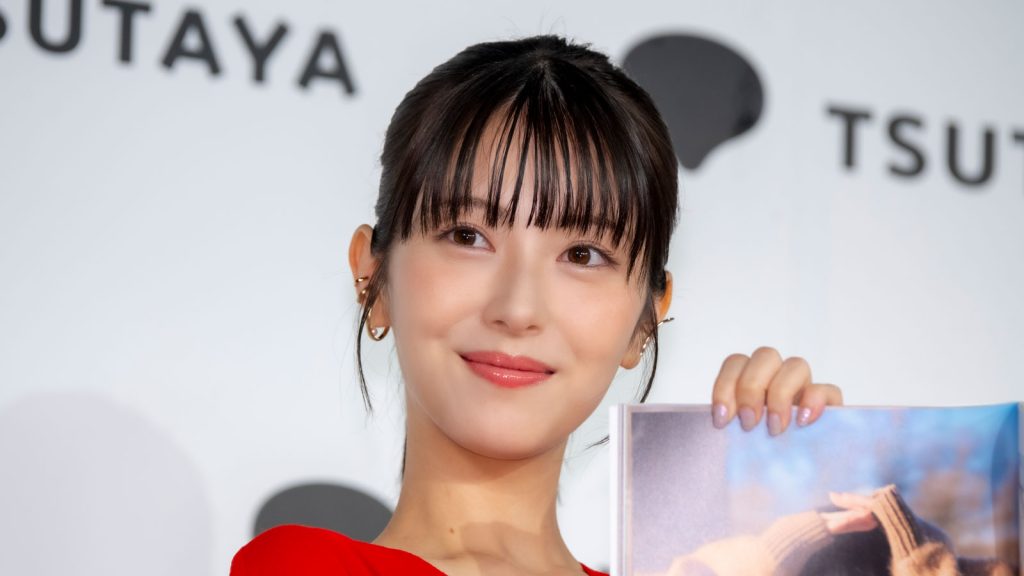浜辺美波写真集『25』発売記念取材会より