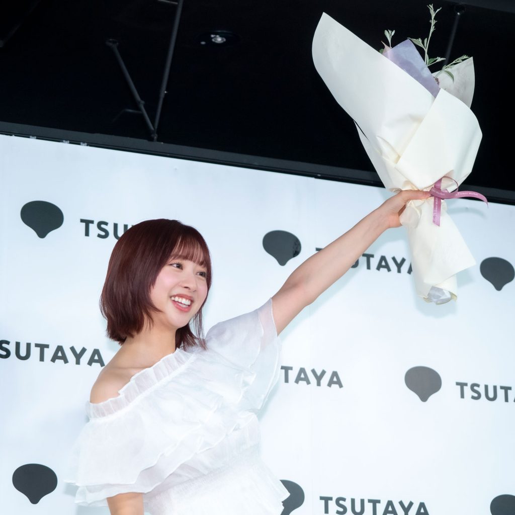 写真集『鈴花サーキット』発売記念取材会より、最後に「アトランティスか!」とキン肉マンネタをぶっこんだ富田鈴花
