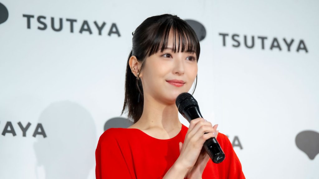 浜辺美波写真集『25』発売記念取材会より
