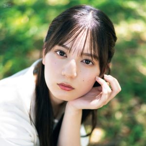 日向坂46小坂菜緒、躍動感ある表紙カット解禁…テーマは“こさかなと遊ぼう！”