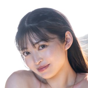 “100万ドルの夜景ボディー”秦綾、体育会系グラドルがフレッシュ美ボディー披露