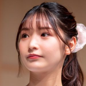 元AKB48藤園麗、美脚が一層際立つ純白水着姿に反響