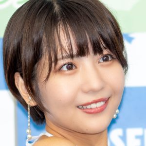 グラビアアイドル佐々木萌香、色っぽ過ぎるCAさん姿を披露「すっごくセクシー」「すてき過ぎ」「何を着ても似合いますね」