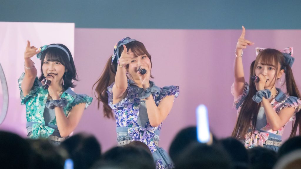 『@JAM EXPO 2025』ピーチステージに登場したラフ×ラフ永松波留、齋藤有紗、日比野芽奈