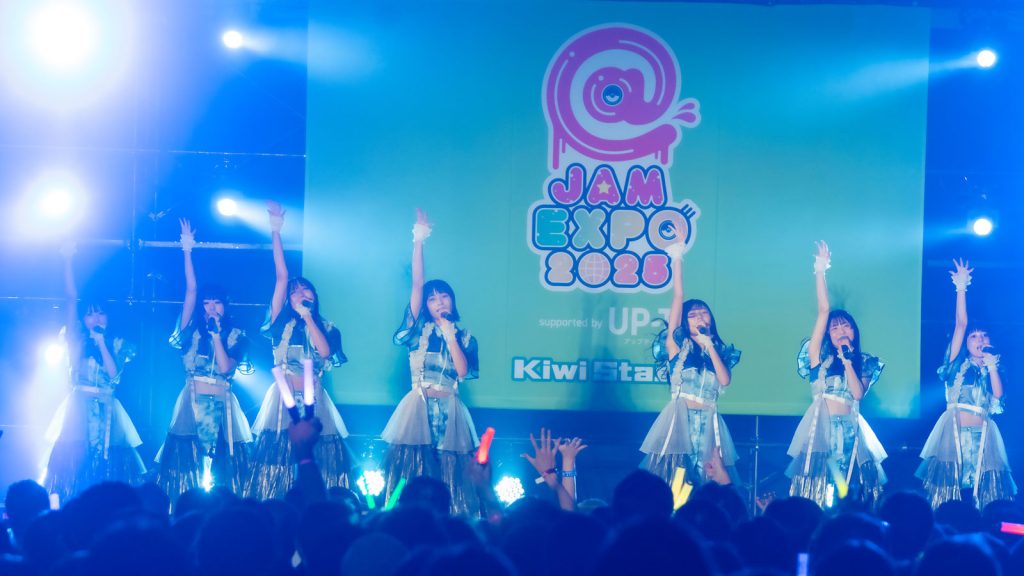 『＠JAM EXPO 2025』キウイステージに登場したAsIs