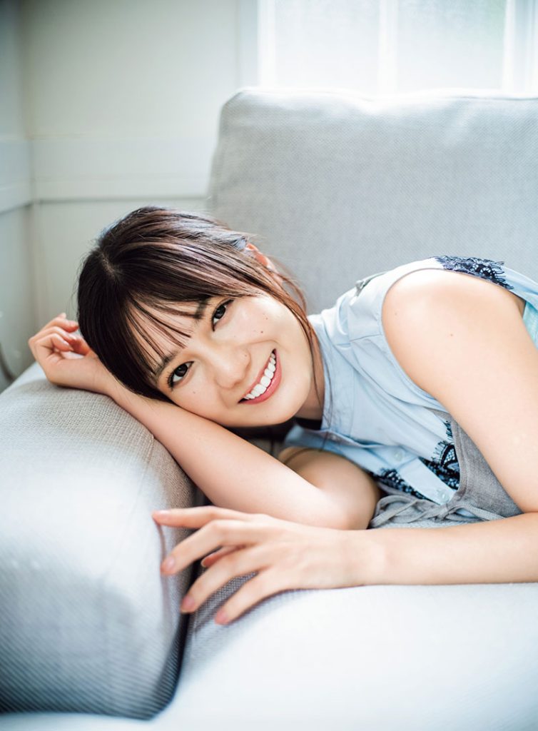 『週刊少年マガジン42号』に登場している日向坂46・小坂菜緒