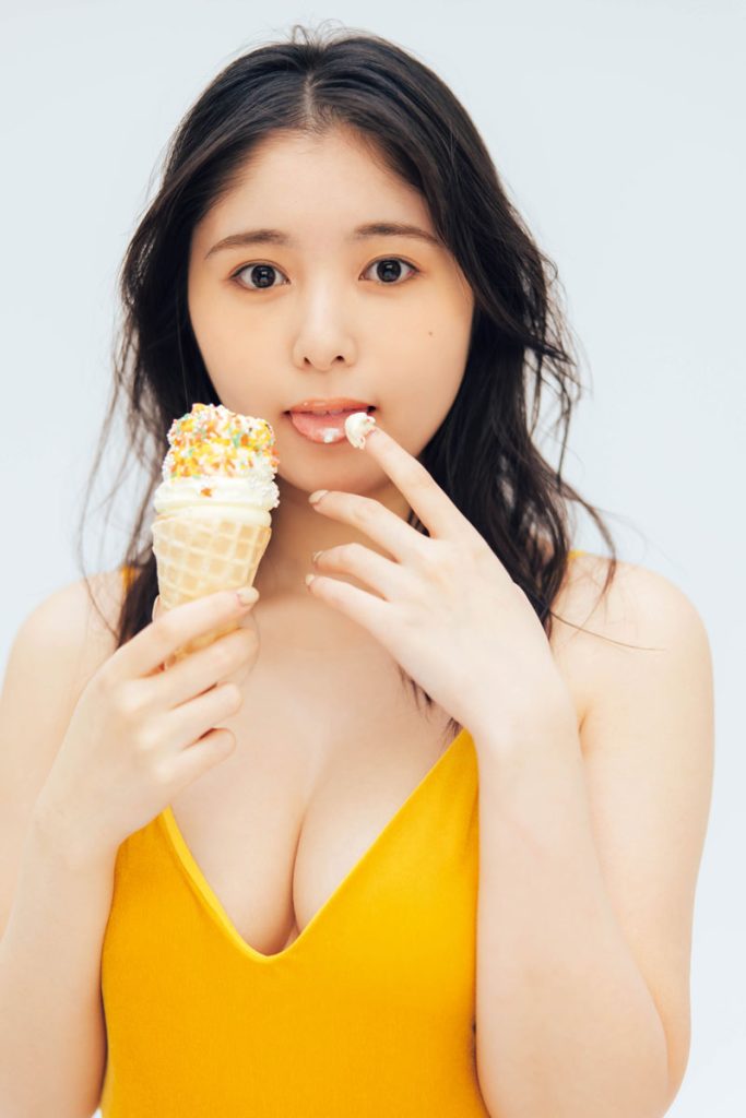頓知気さきなフォトスタイルブック『また明日!』より