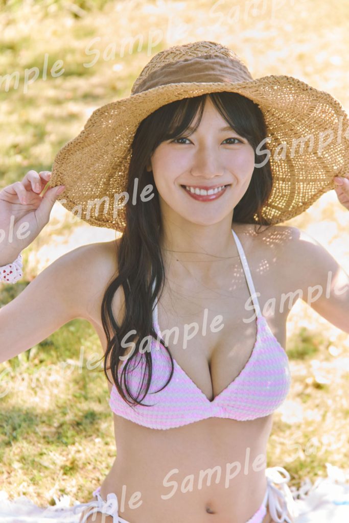 日向坂46・河田陽菜2nd写真集よりYouTube生配信当日限定予約購入特典ポスターカット