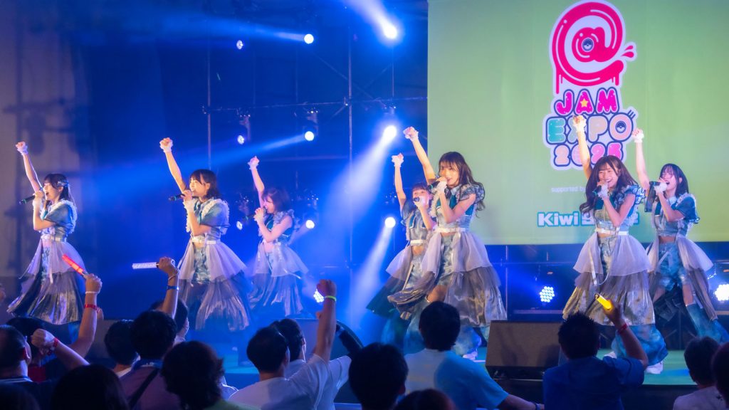 『＠JAM EXPO 2025』キウイステージに登場したAsIs