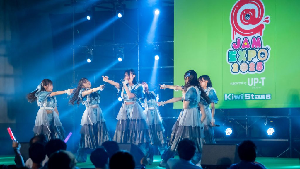 『＠JAM EXPO 2025』キウイステージに登場したAsIs