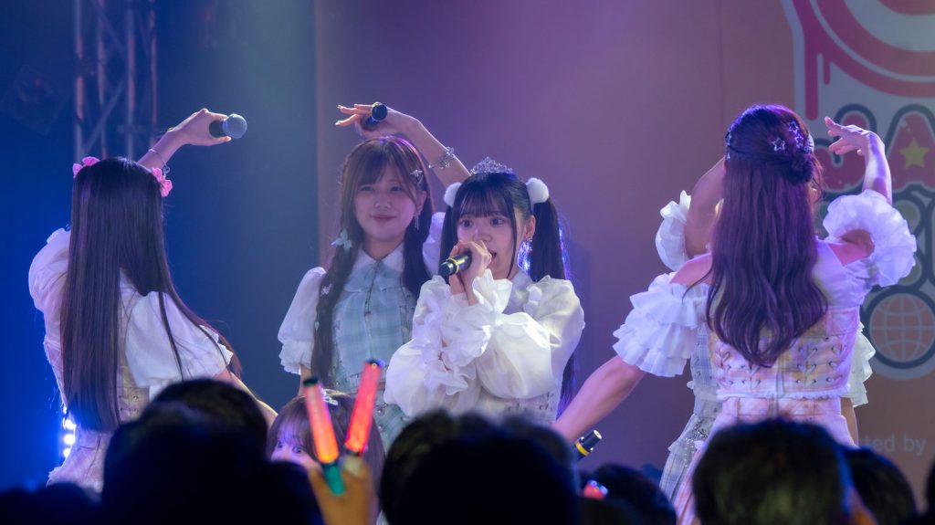 『@JAM EXPO 2025』パイナップルステージに登場したmy fav・園田一花(中央)