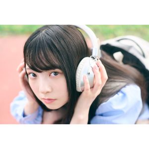 日向坂46「五期生ぽかぽか写真館」佐藤優羽がドキっとさせる上目づかいで登場