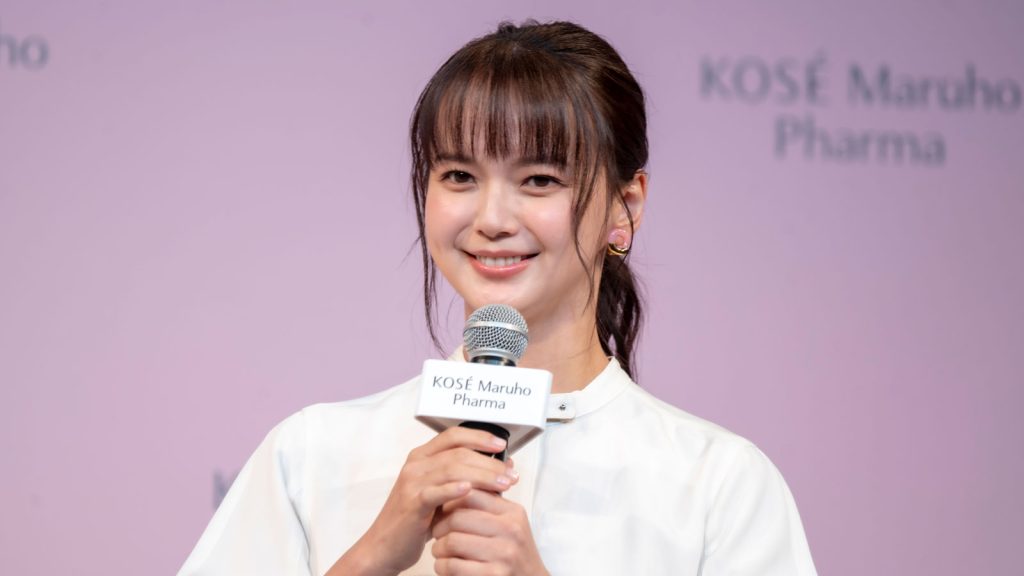 「コーセーマルホファーマ『ヒフニック』『カルテHD』新CM発表会」に出席した多部未華子