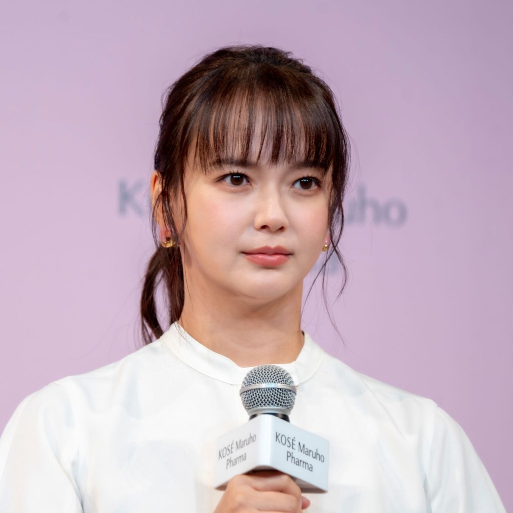 「コーセーマルホファーマ『ヒフニック』『カルテHD』新CM発表会」に出席した多部未華子