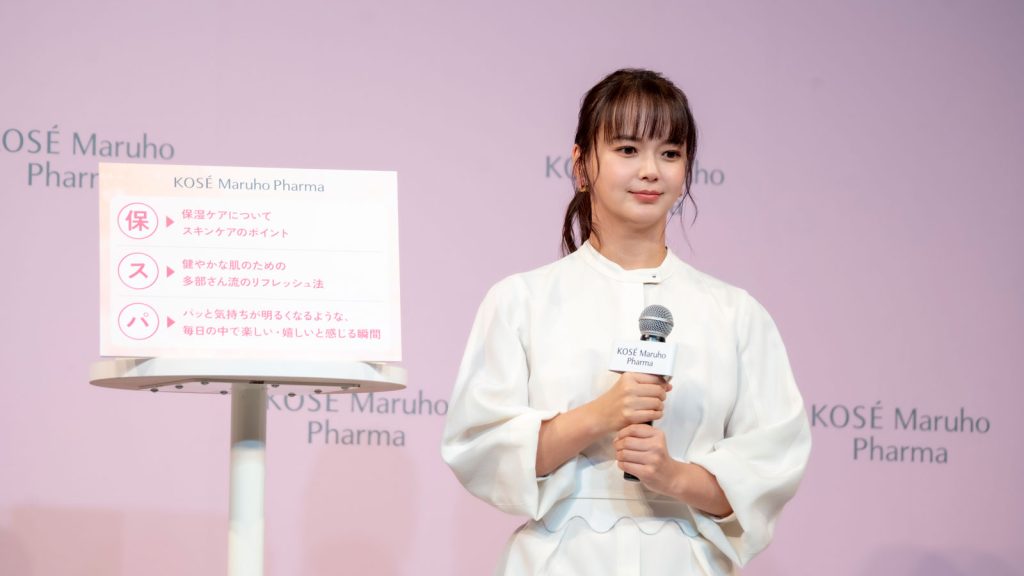 「コーセーマルホファーマ『ヒフニック』『カルテHD』新CM発表会」に出席した多部未華子