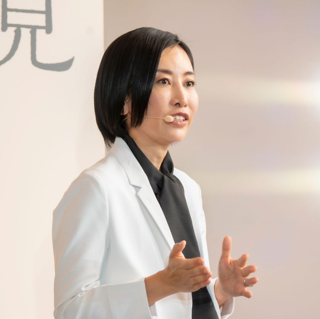 アッヴィ合同会社アラガン・エステティックス ポップアップイベント「お肌見Salon」発表会に出席した美容クリニック「TheONE.」院長・上原恵理先生