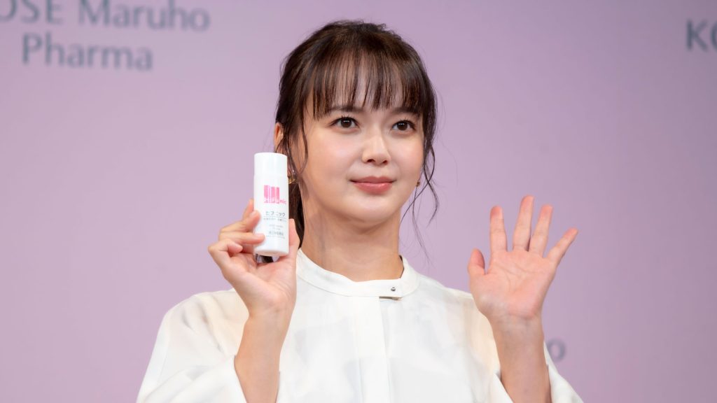 「コーセーマルホファーマ『ヒフニック』『カルテHD』新CM発表会」に出席した多部未華子