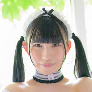 メイド衣装からあふれ出そう…アイドルとコンカフェ店長二刀流の美女、1stグラビアDVDで美ボディー披露