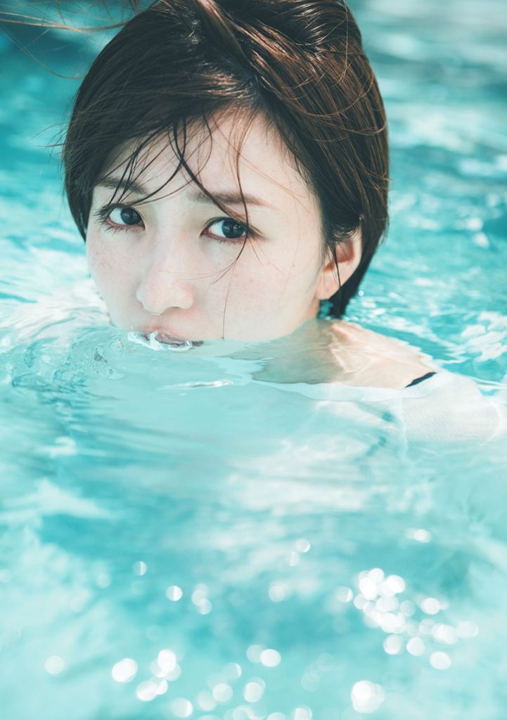 岡崎紗絵2nd写真集『Lupinus』(宝島社)より