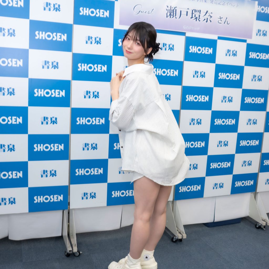 瀬戸環奈が写真集「好きになっちゃう」発売記念取材会に登壇