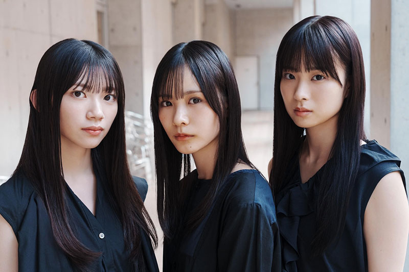 「B.L.T.2025年11月号」に登場している櫻坂46四期生・左から佐藤愛桜、中川智尋、松本和子