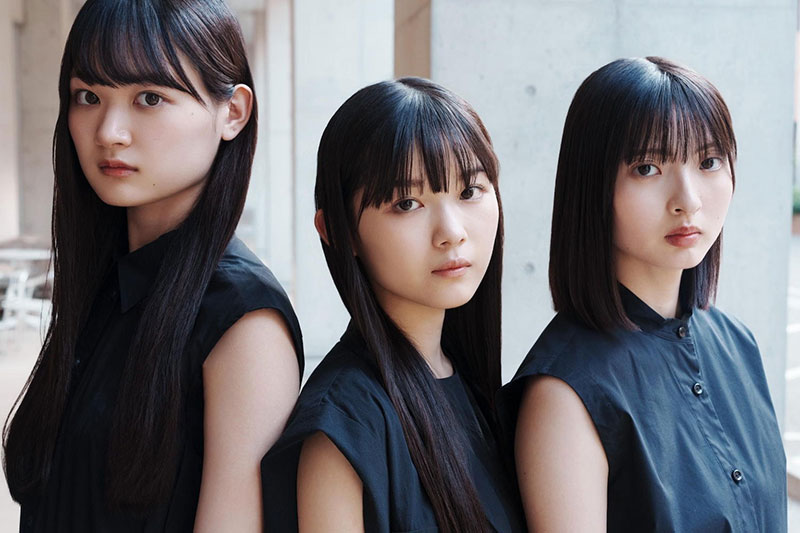 「B.L.T.2025年11月号」に登場している櫻坂46四期生・左から目黒陽色、山川宇衣、山田桃実