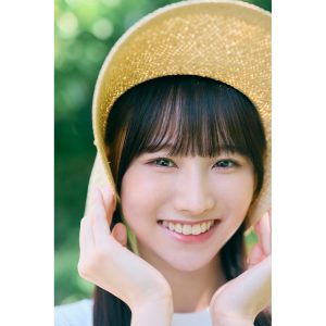 日向坂46「五期生のぽかぽか写真館」高井俐香がツインテールに麦わら帽子を被って登場！