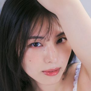 元乃木坂46相楽伊織、ほほ笑みから妖艶な表情まで…魅せるグラビアショット