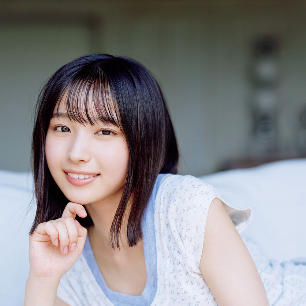 日向坂46大野愛実、初々しいグラビアショット！『週プレ』表紙を飾る